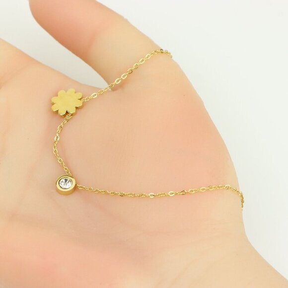 Elegant Yellow Gold Flower Charm Necklace, XPNL0360 - Picture 5 of 12